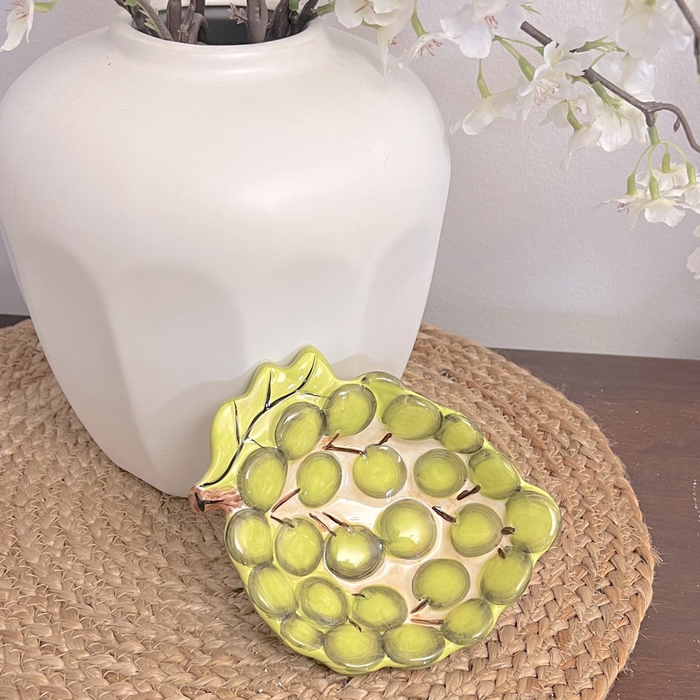 🍇 Linens and Things Ceramic Grape Dish